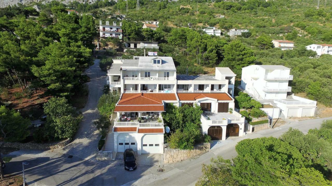 Guest House Fenix Brela Eksteriør bilde