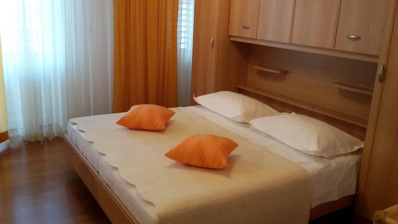 Guest House Fenix Brela Eksteriør bilde